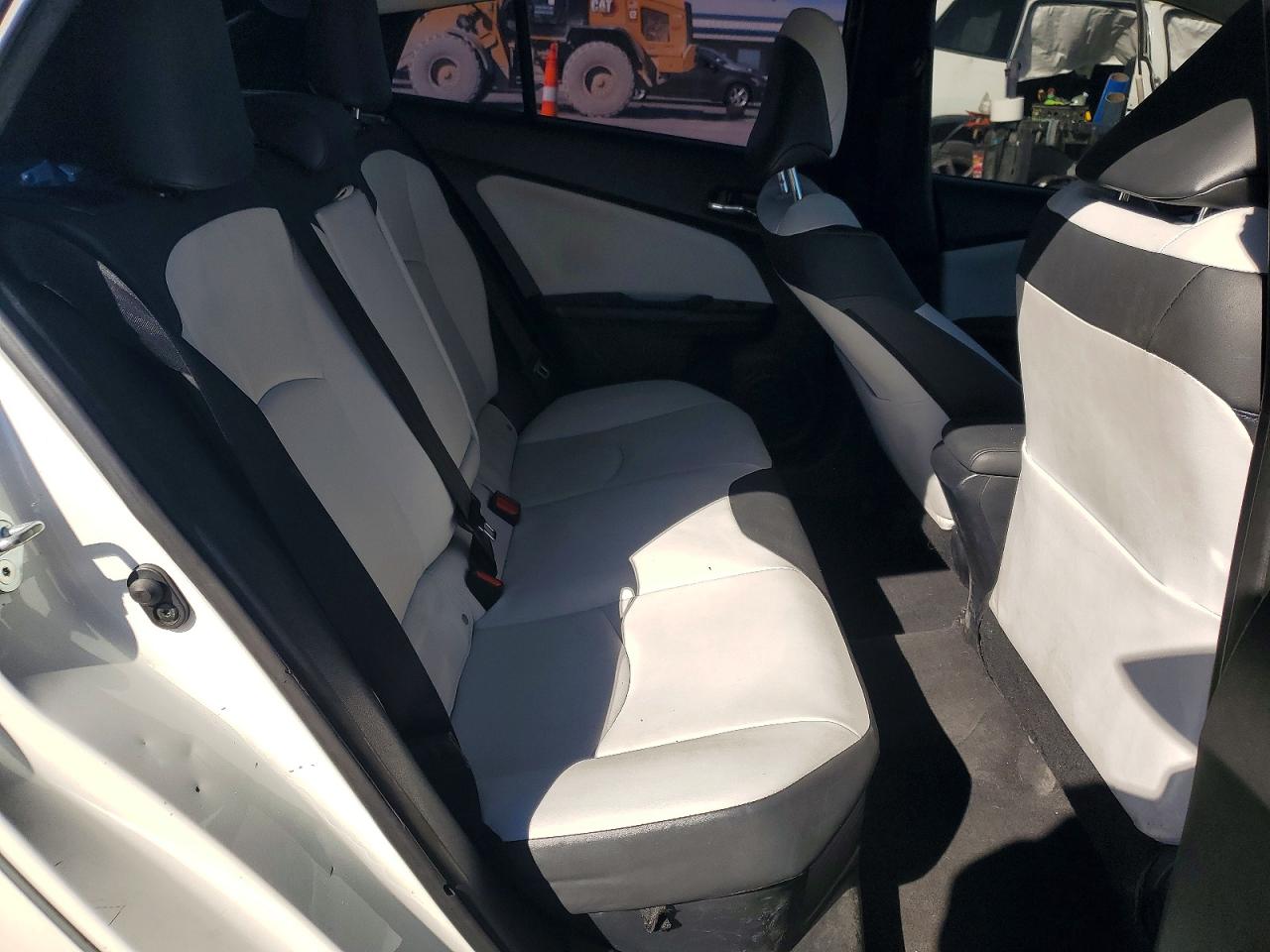2016 TOYOTA PRIUS THREE TOURING photo 19