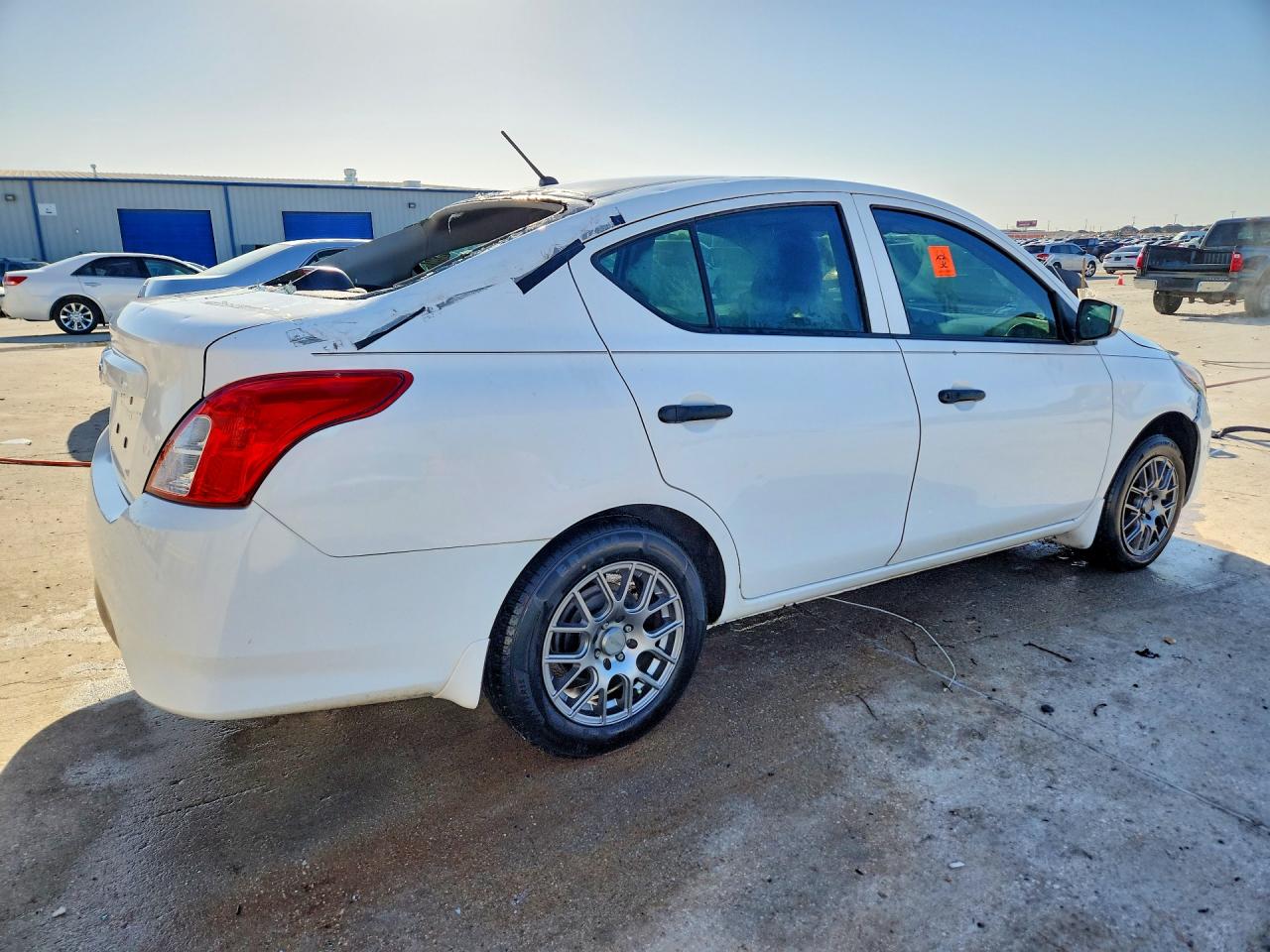 2019 NISSAN VERSA S photo 5
