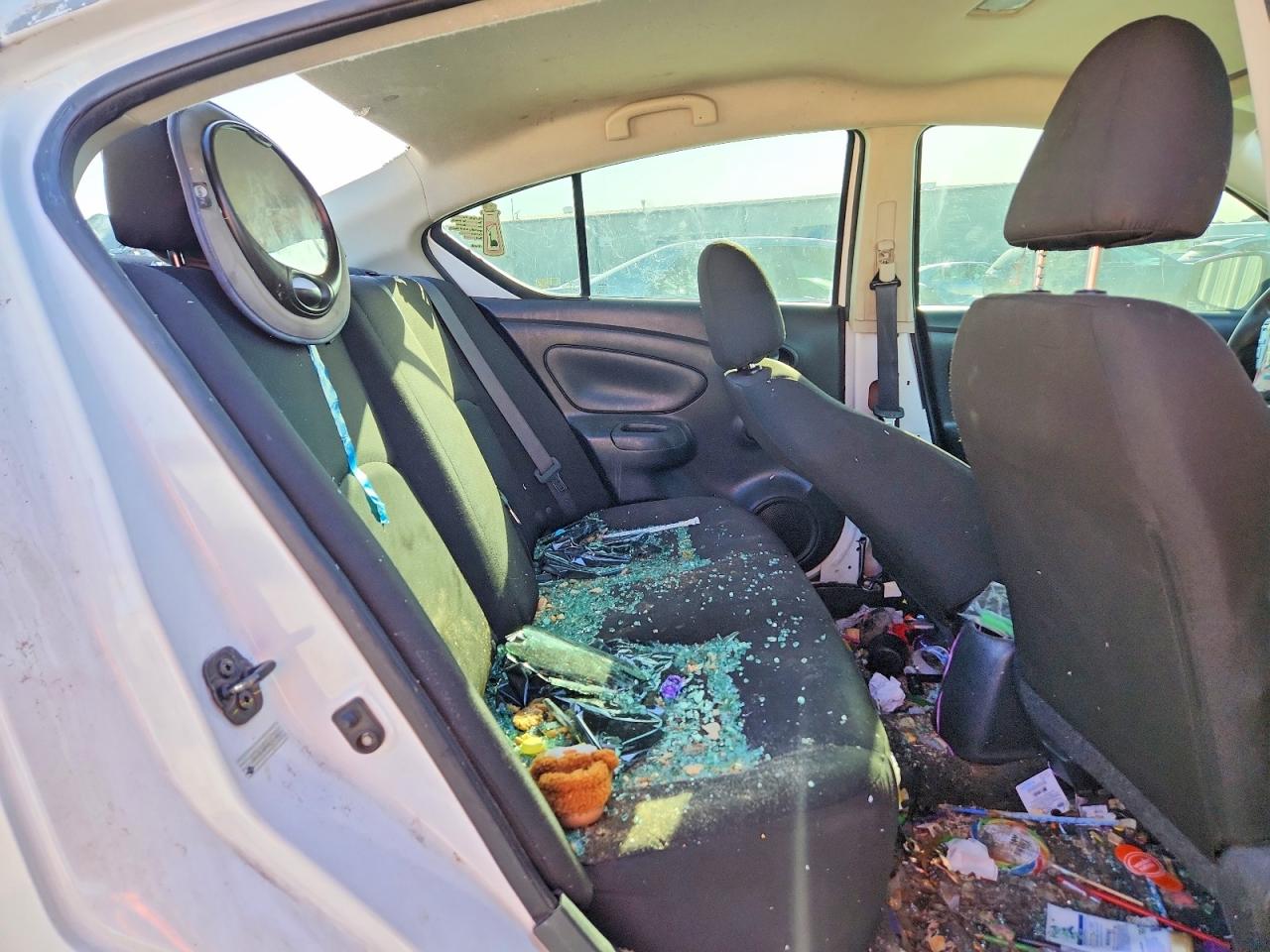 2019 NISSAN VERSA S photo 19
