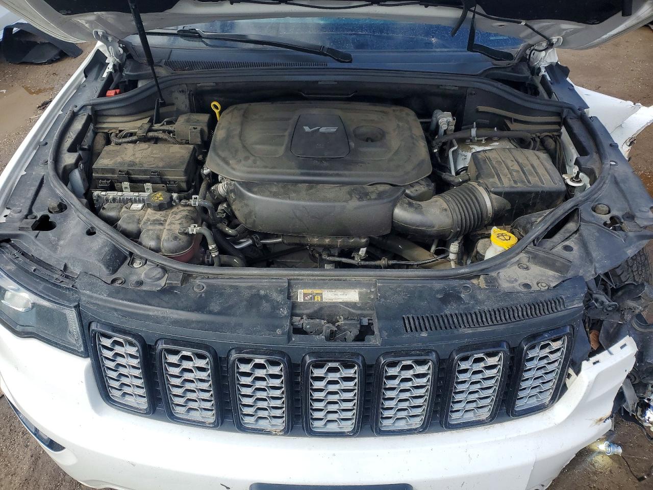 2018 JEEP GRAND CHEROKEE LAREDO photo 12