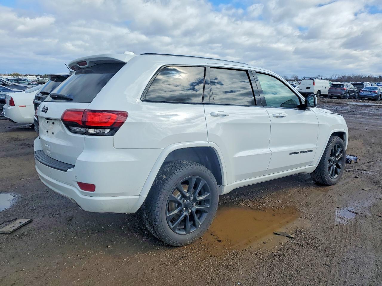 2018 JEEP GRAND CHEROKEE LAREDO photo 3