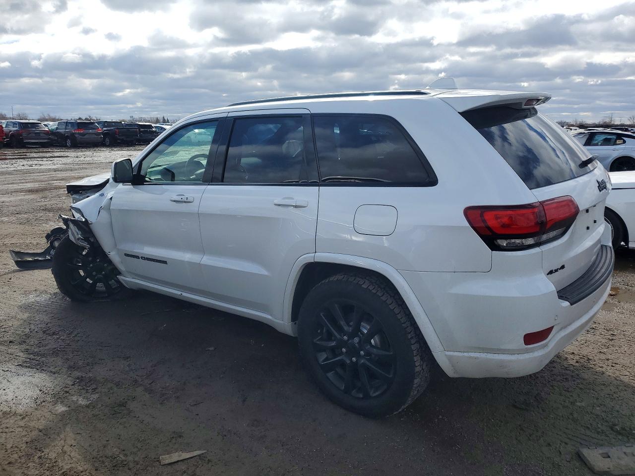 2018 JEEP GRAND CHEROKEE LAREDO photo 2