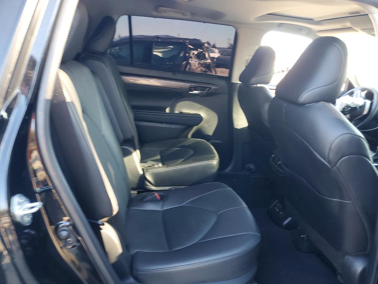2024 TOYOTA HIGHLANDER LIMITED photo 21