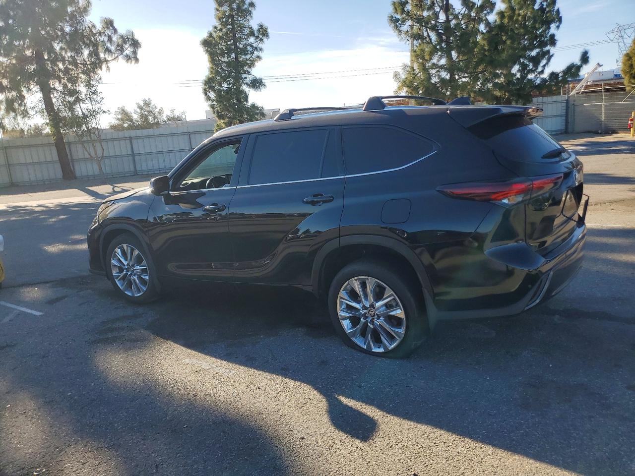 2024 TOYOTA HIGHLANDER LIMITED photo 3