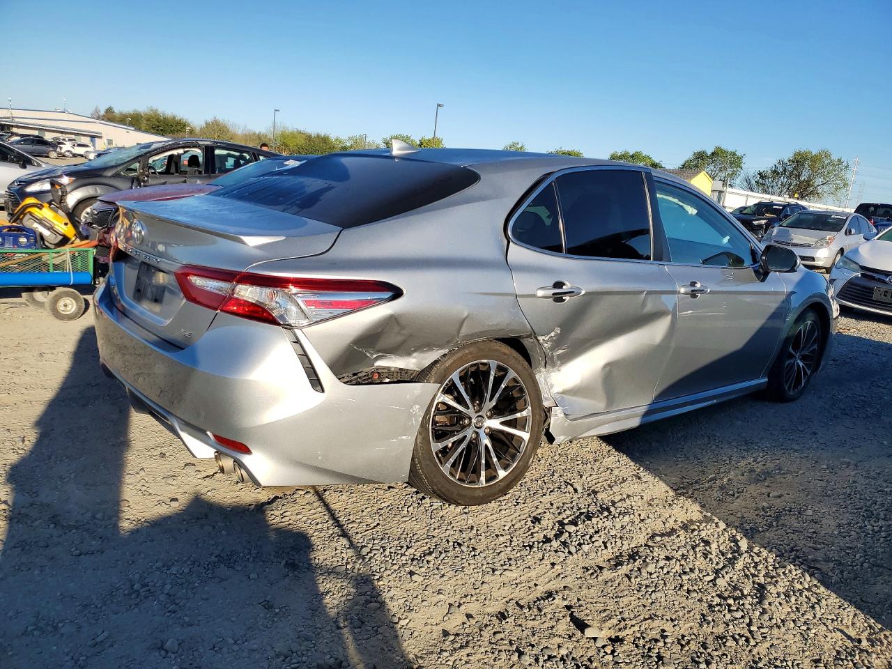 2019 TOYOTA CAMRY SE photo 7