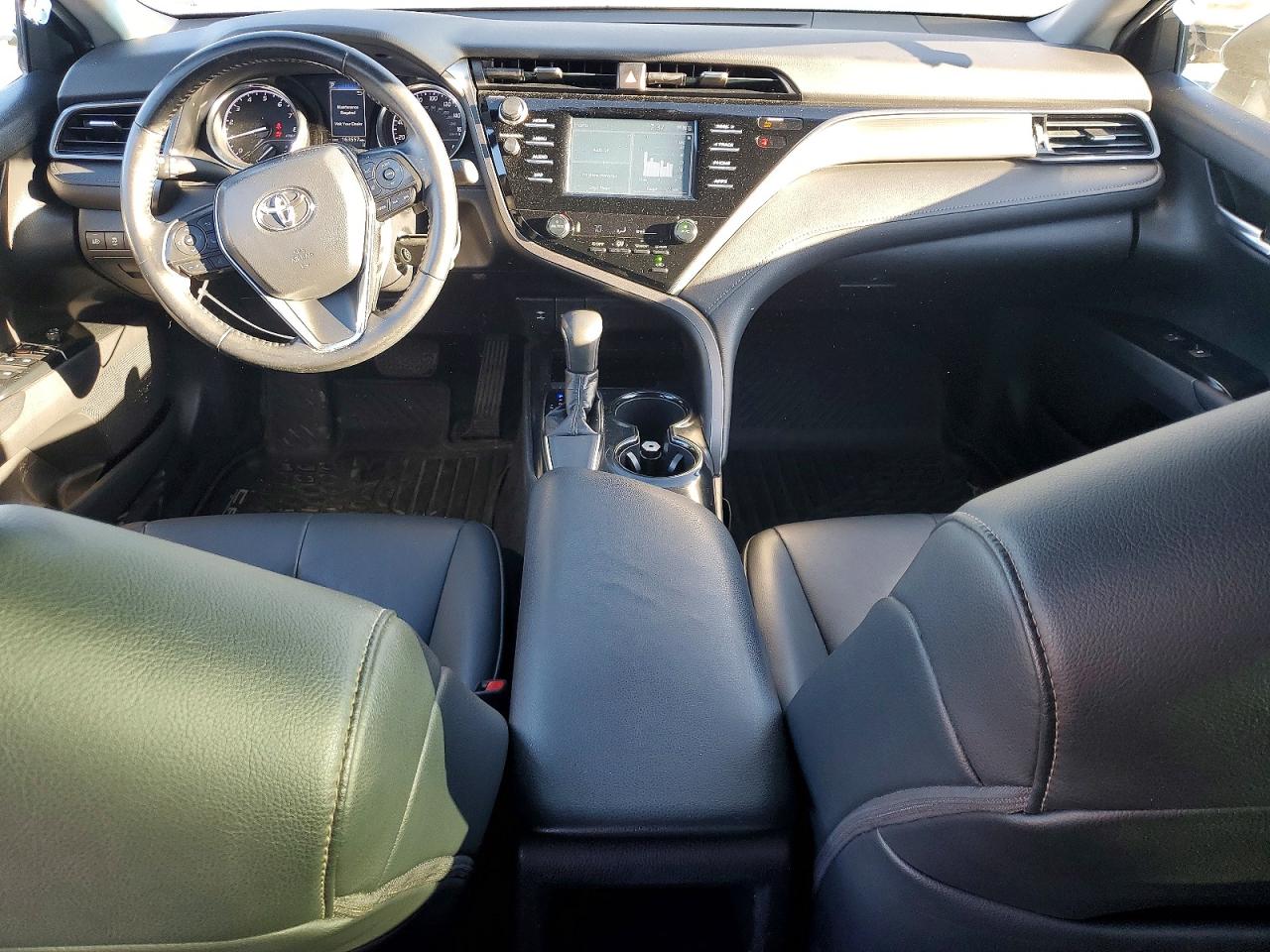 2019 TOYOTA CAMRY SE photo 22