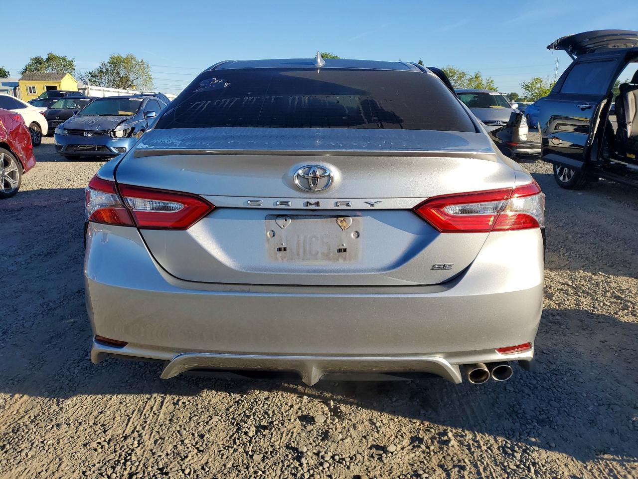 2019 TOYOTA CAMRY SE photo 16