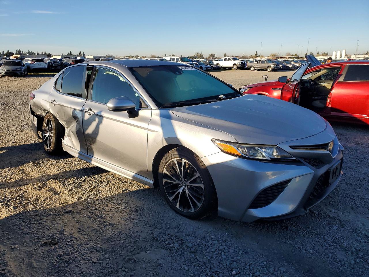 2019 TOYOTA CAMRY SE photo 10