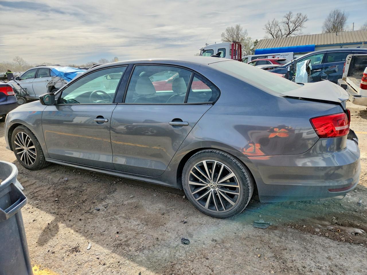 2016 VOLKSWAGEN JETTA photo 3