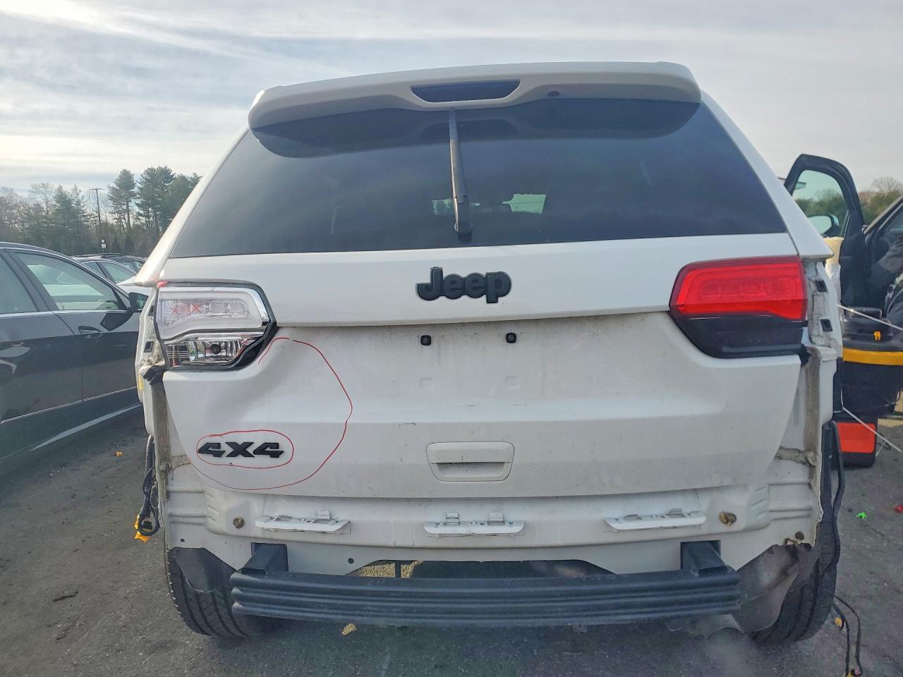 2015 JEEP GRAND CHEROKEE LAREDO photo 16