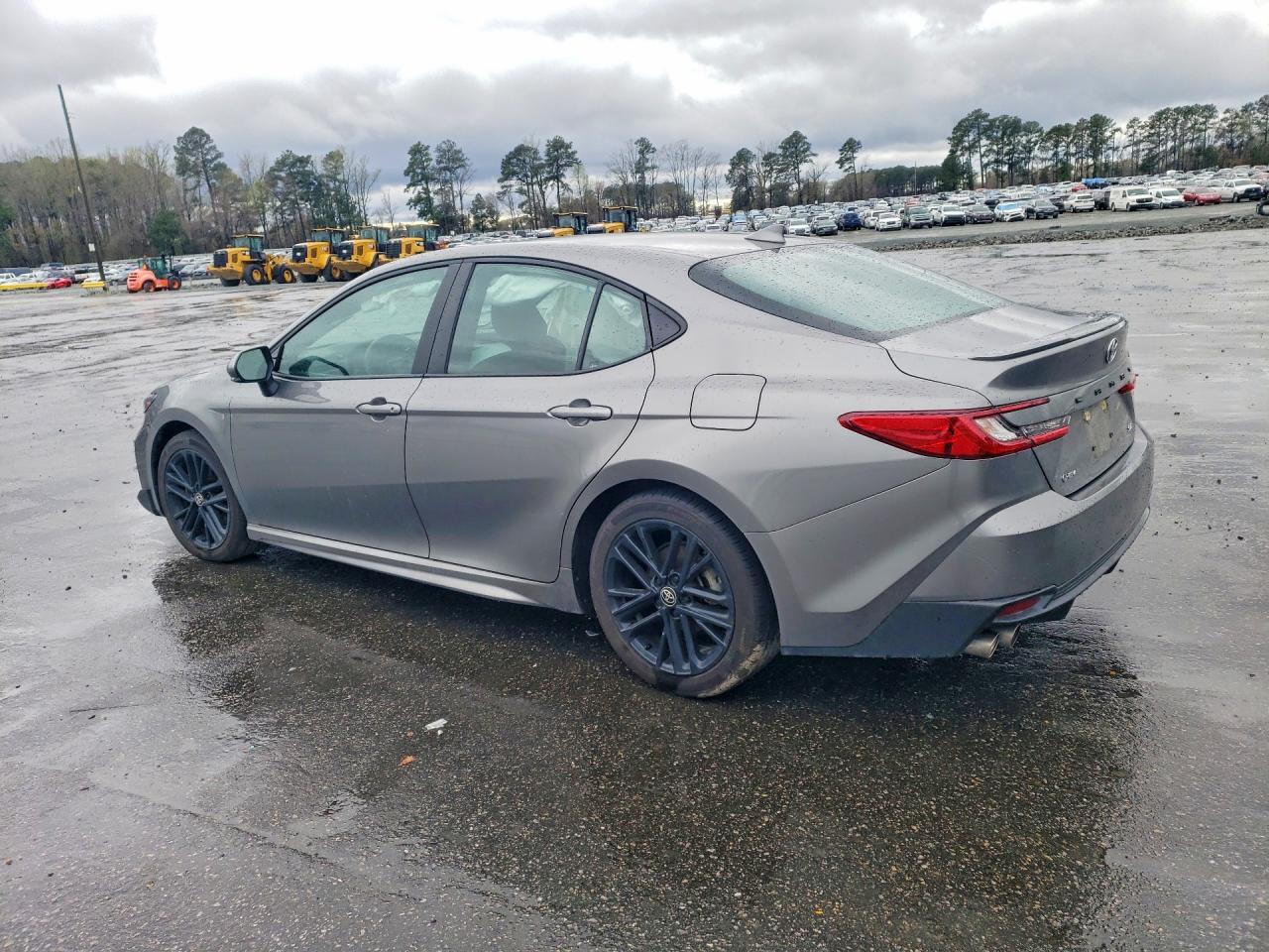 2025 TOYOTA CAMRY SE photo 3
