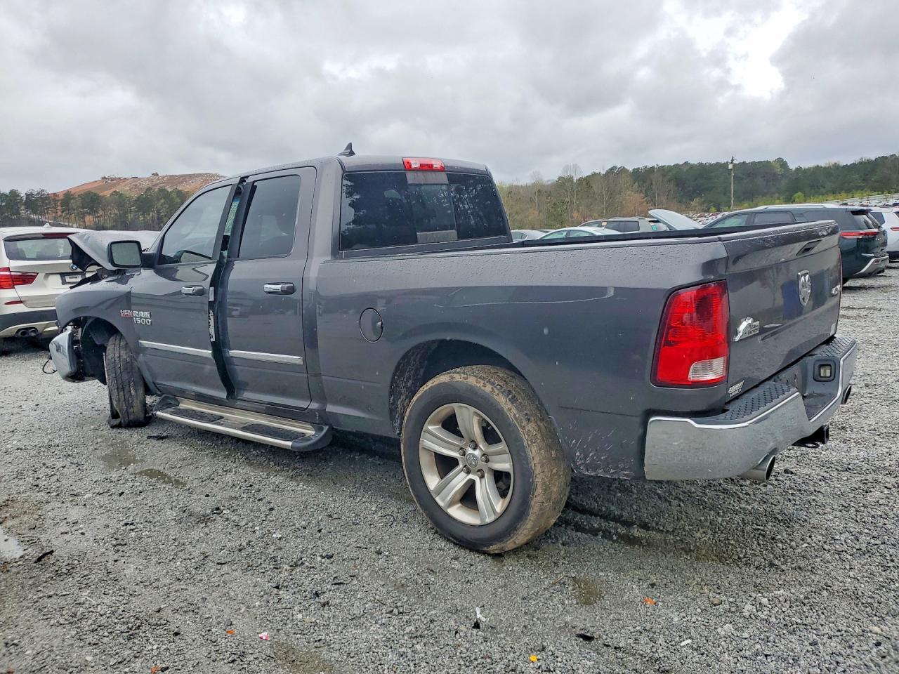 2014 RAM 1500 SLT photo 2