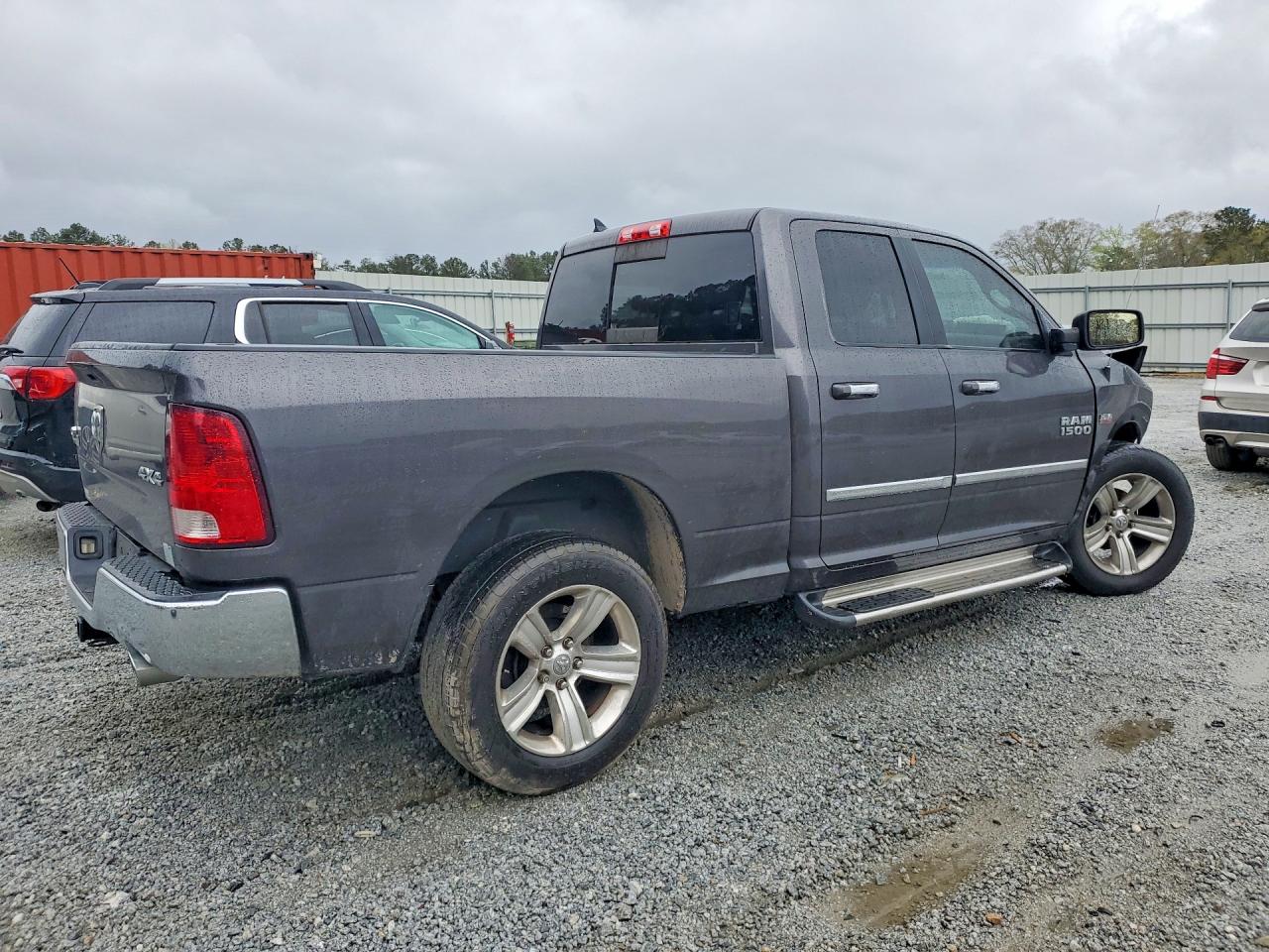 2014 RAM 1500 SLT photo 3