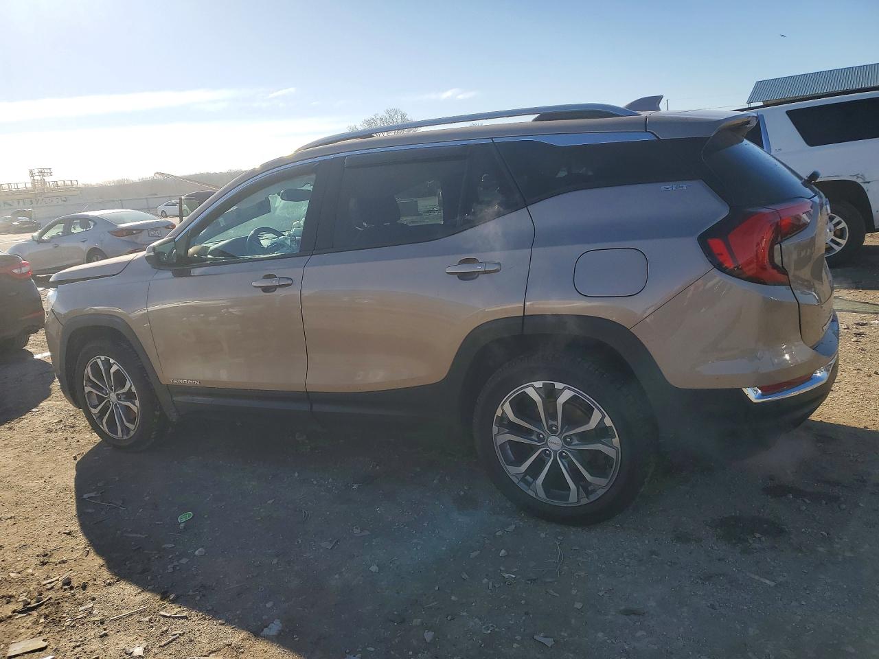 2018 GMC TERRAIN SLT photo 3
