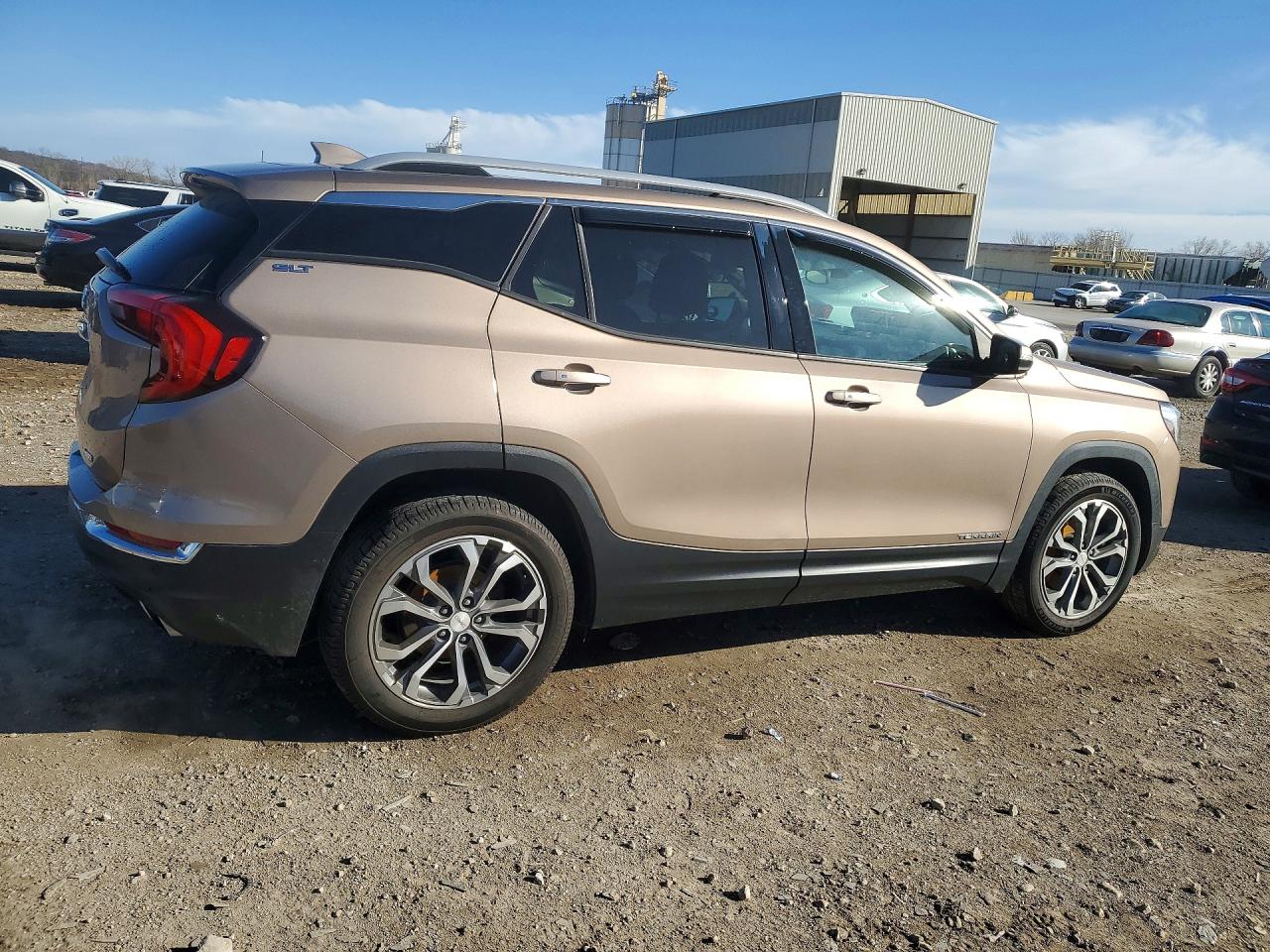 2018 GMC TERRAIN SLT photo 5