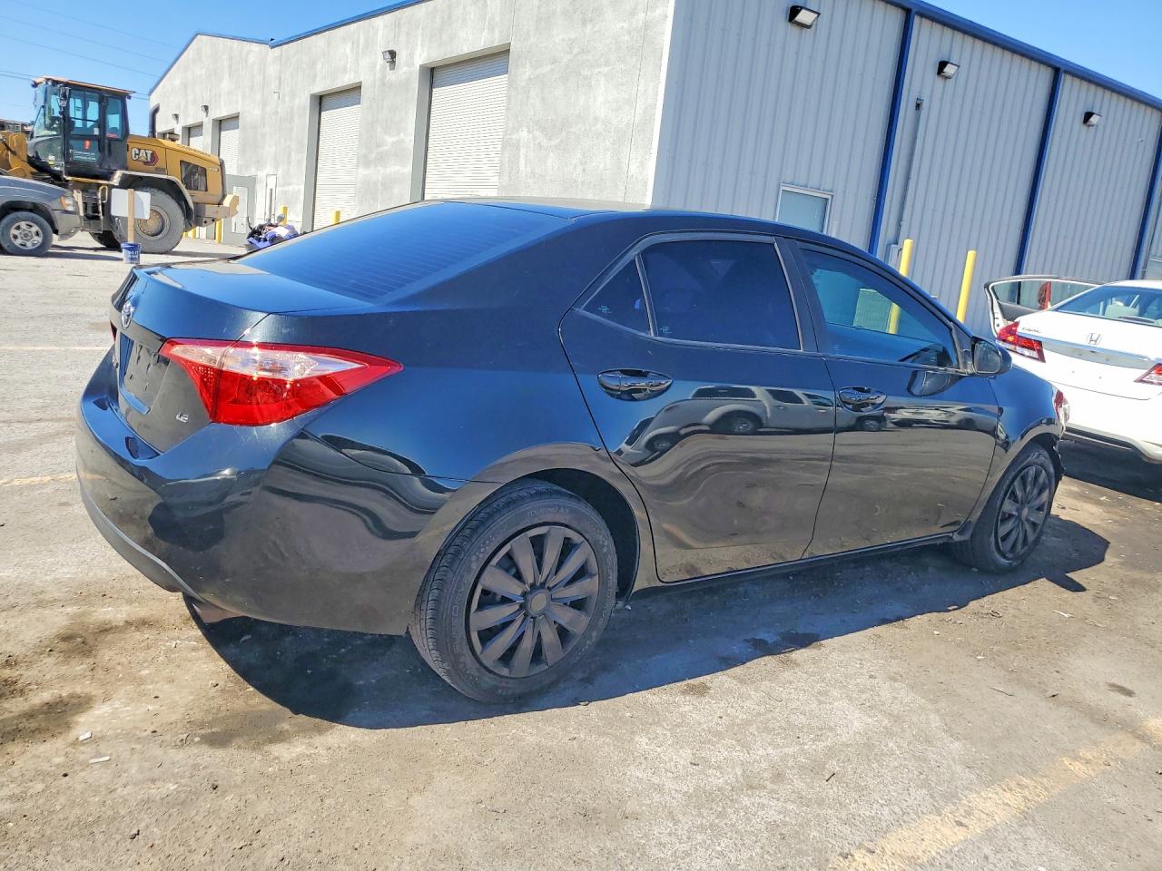2018 TOYOTA COROLLA LE photo 5