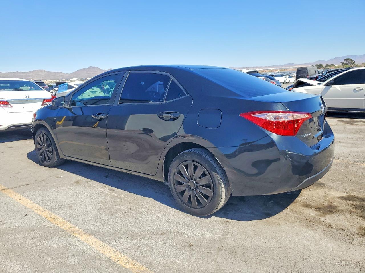 2018 TOYOTA COROLLA LE photo 3