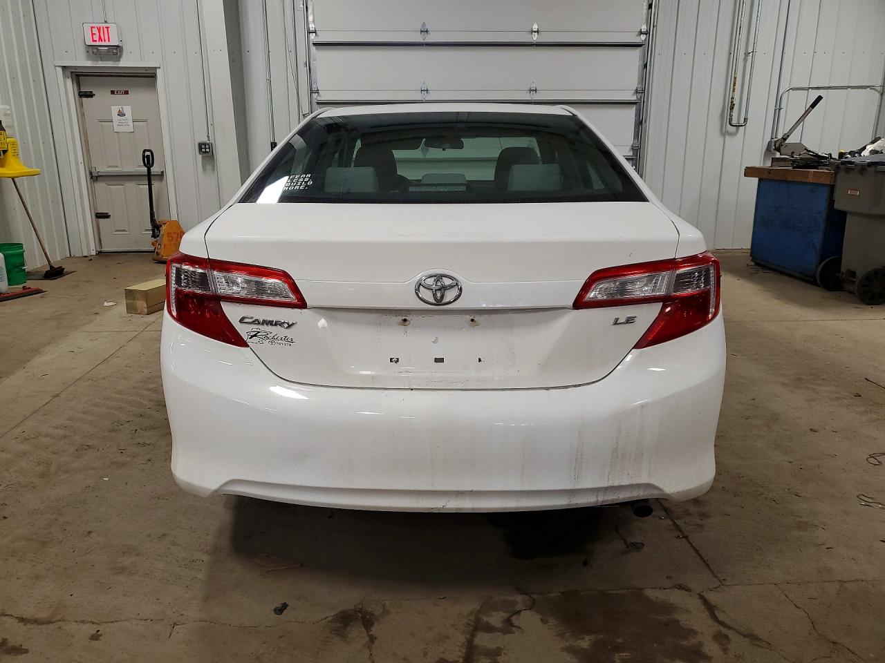 2012 TOYOTA CAMRY LE photo 11