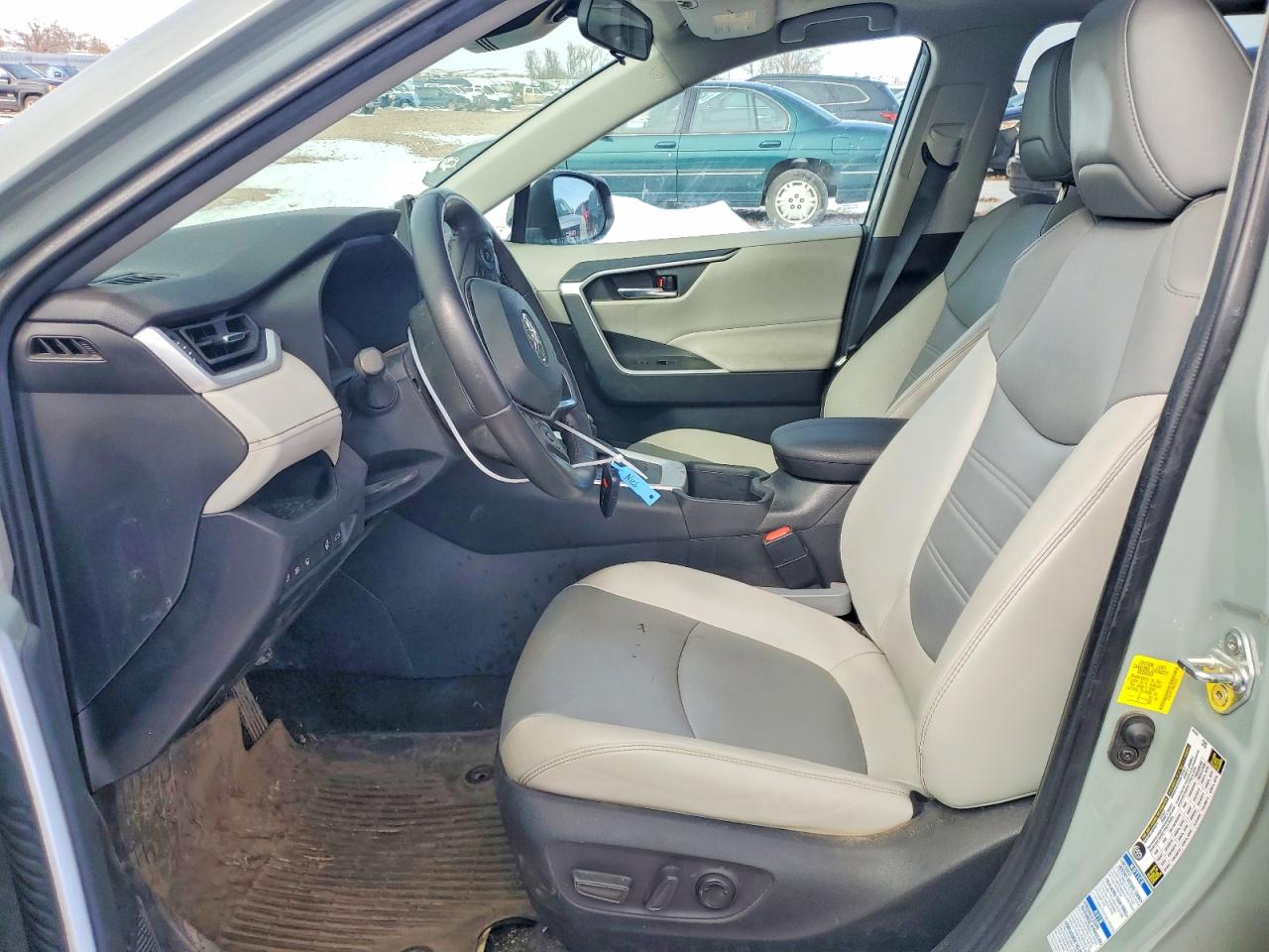 2022 TOYOTA RAV4 XLE PREMIUM photo 13