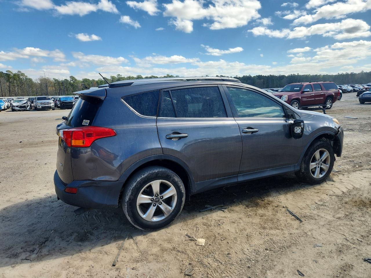 2015 TOYOTA RAV4 XLE photo 7