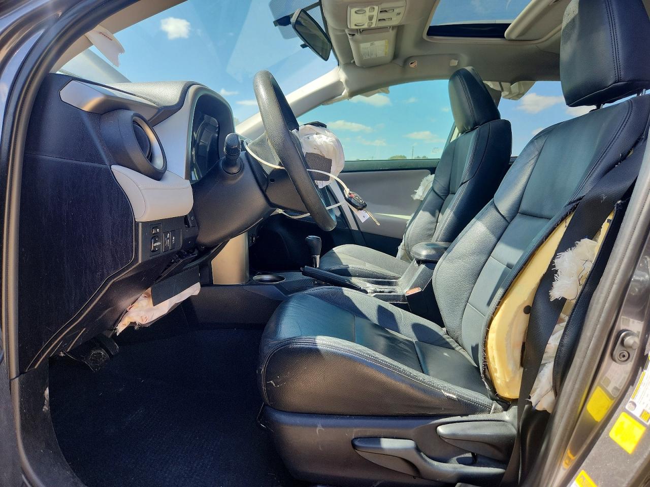 2015 TOYOTA RAV4 XLE photo 19