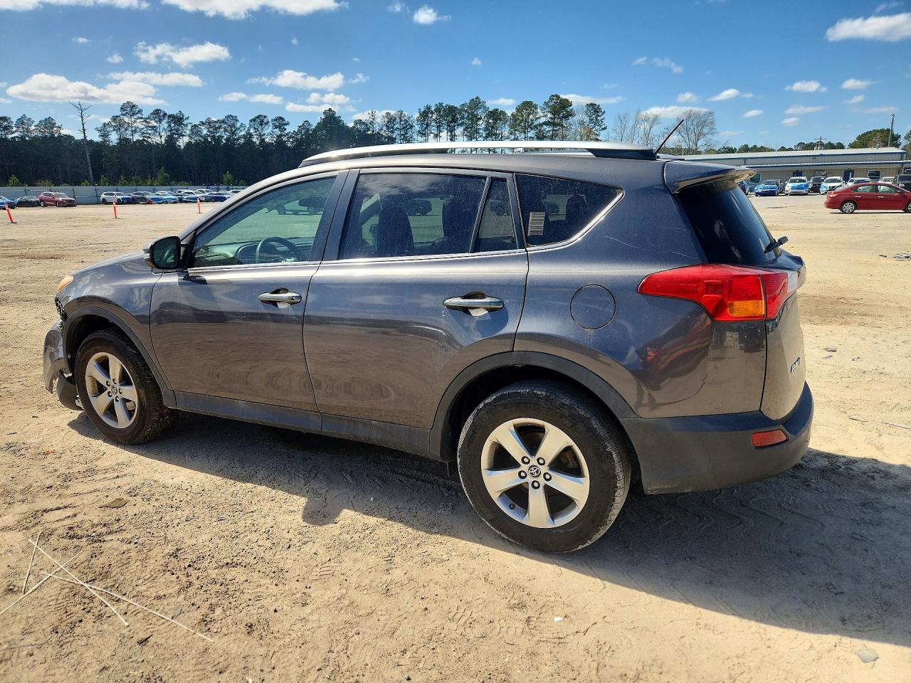 2015 TOYOTA RAV4 XLE photo 4