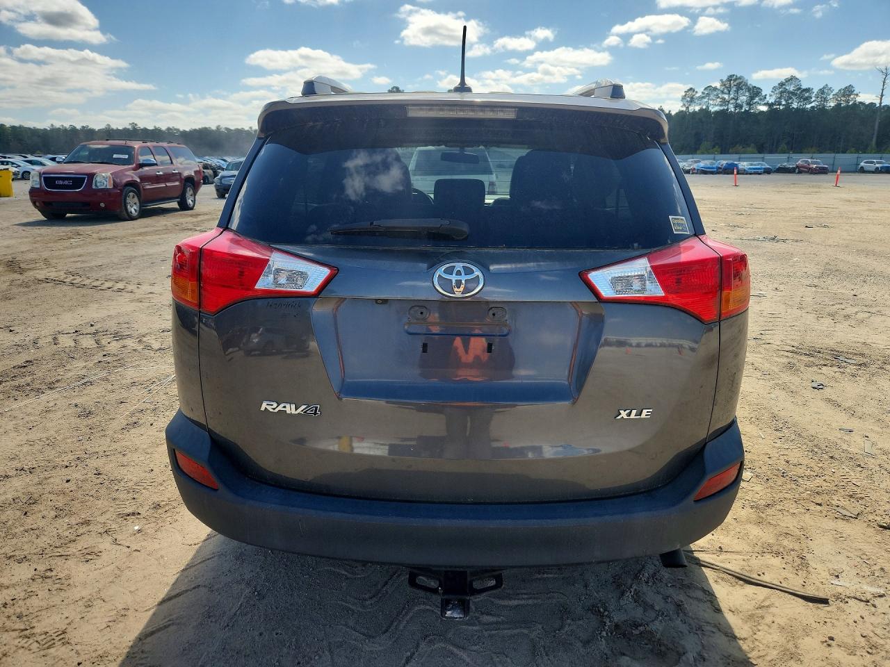 2015 TOYOTA RAV4 XLE photo 16