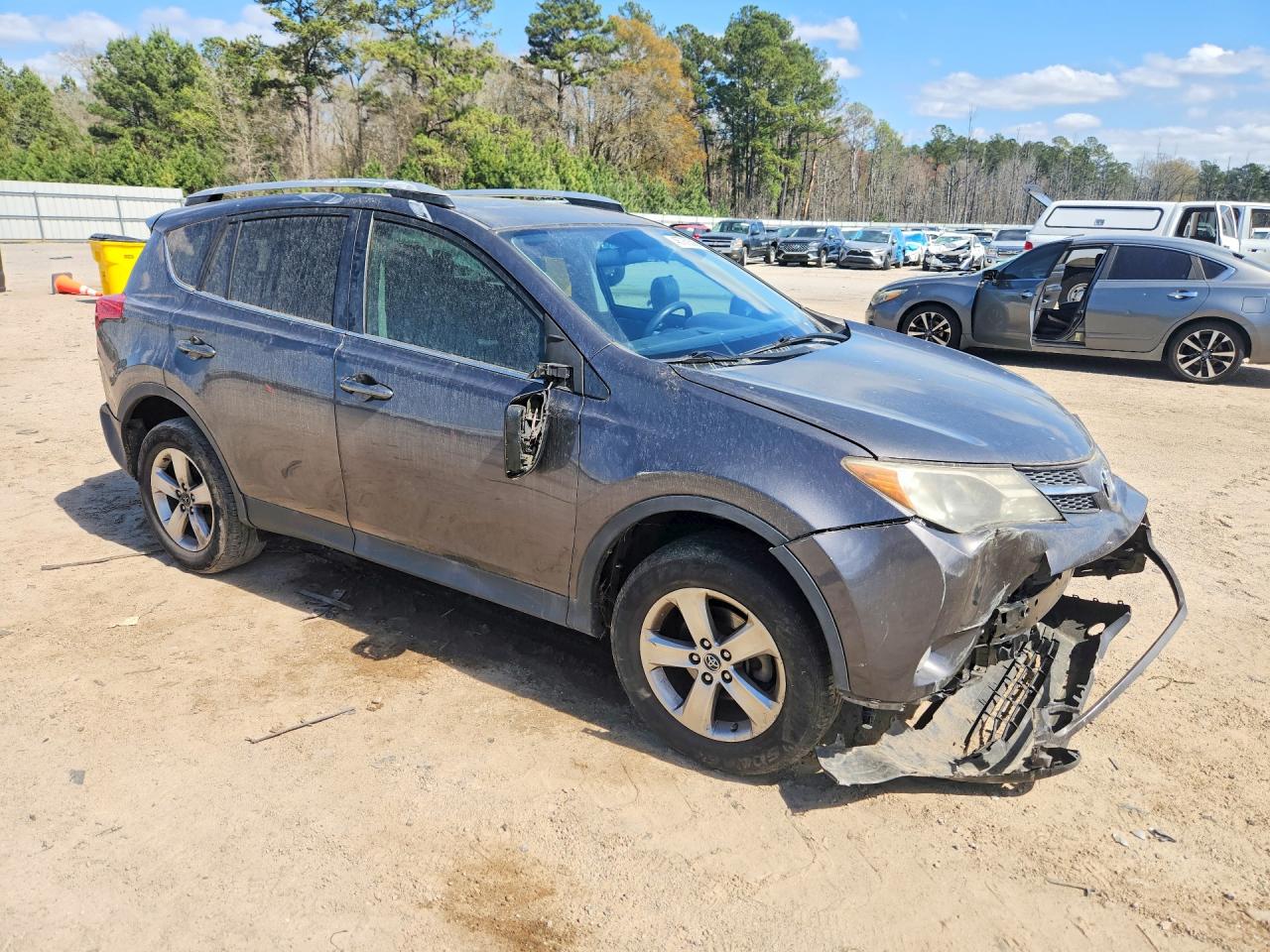 2015 TOYOTA RAV4 XLE photo 10