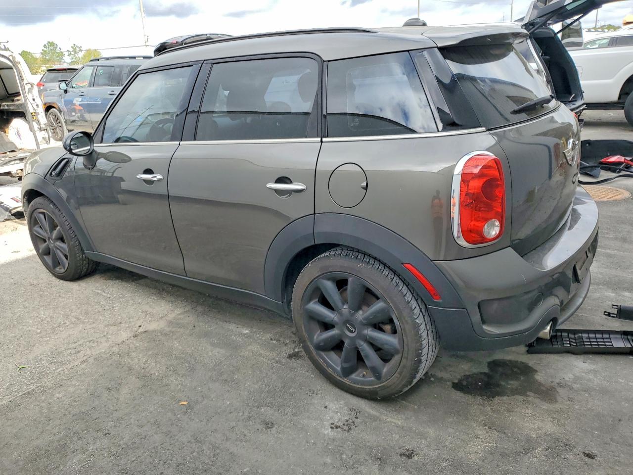 2011 MINI COOPER S COUNTRYMAN photo 2