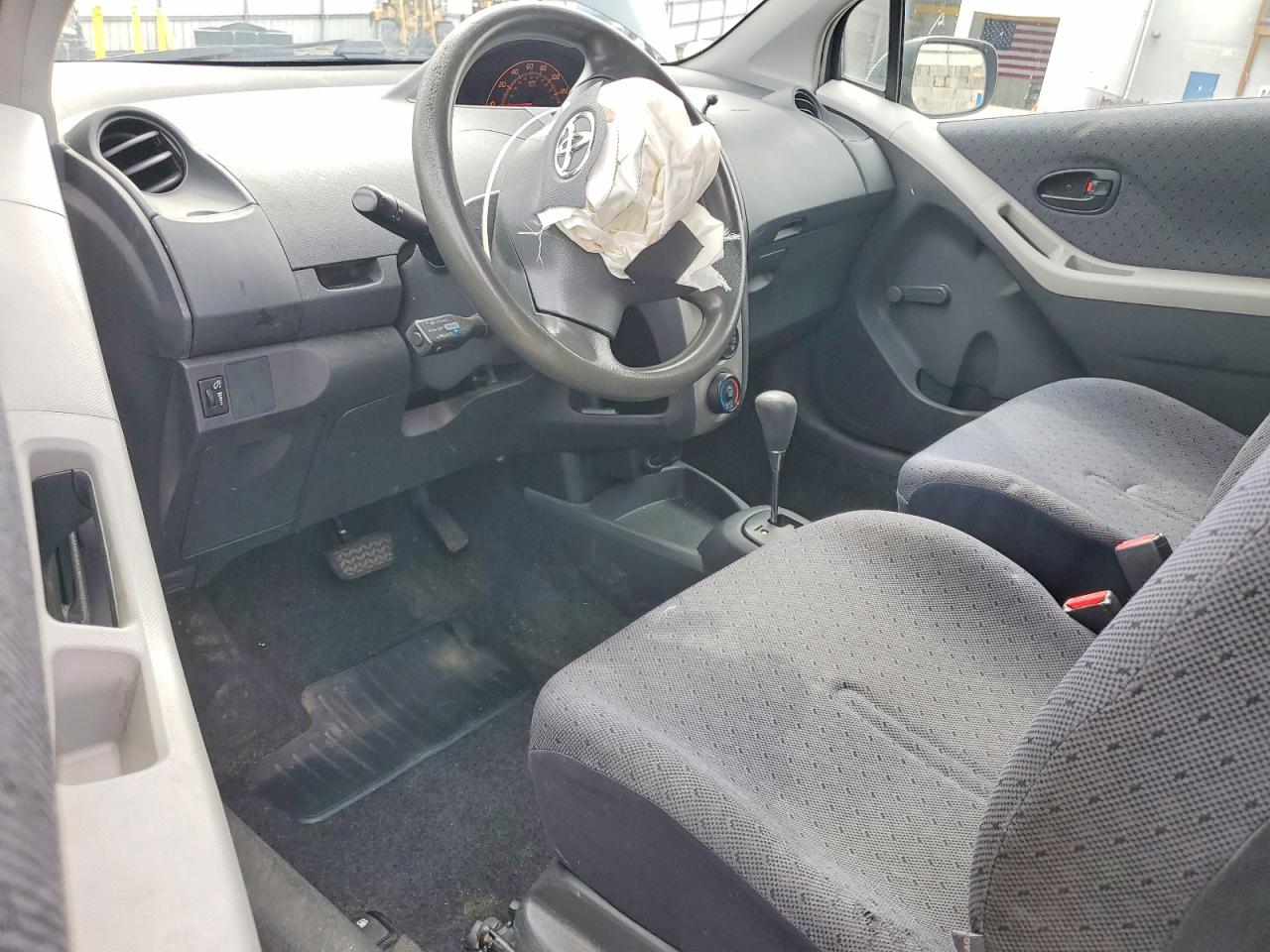 2009 TOYOTA YARIS BASE photo 8