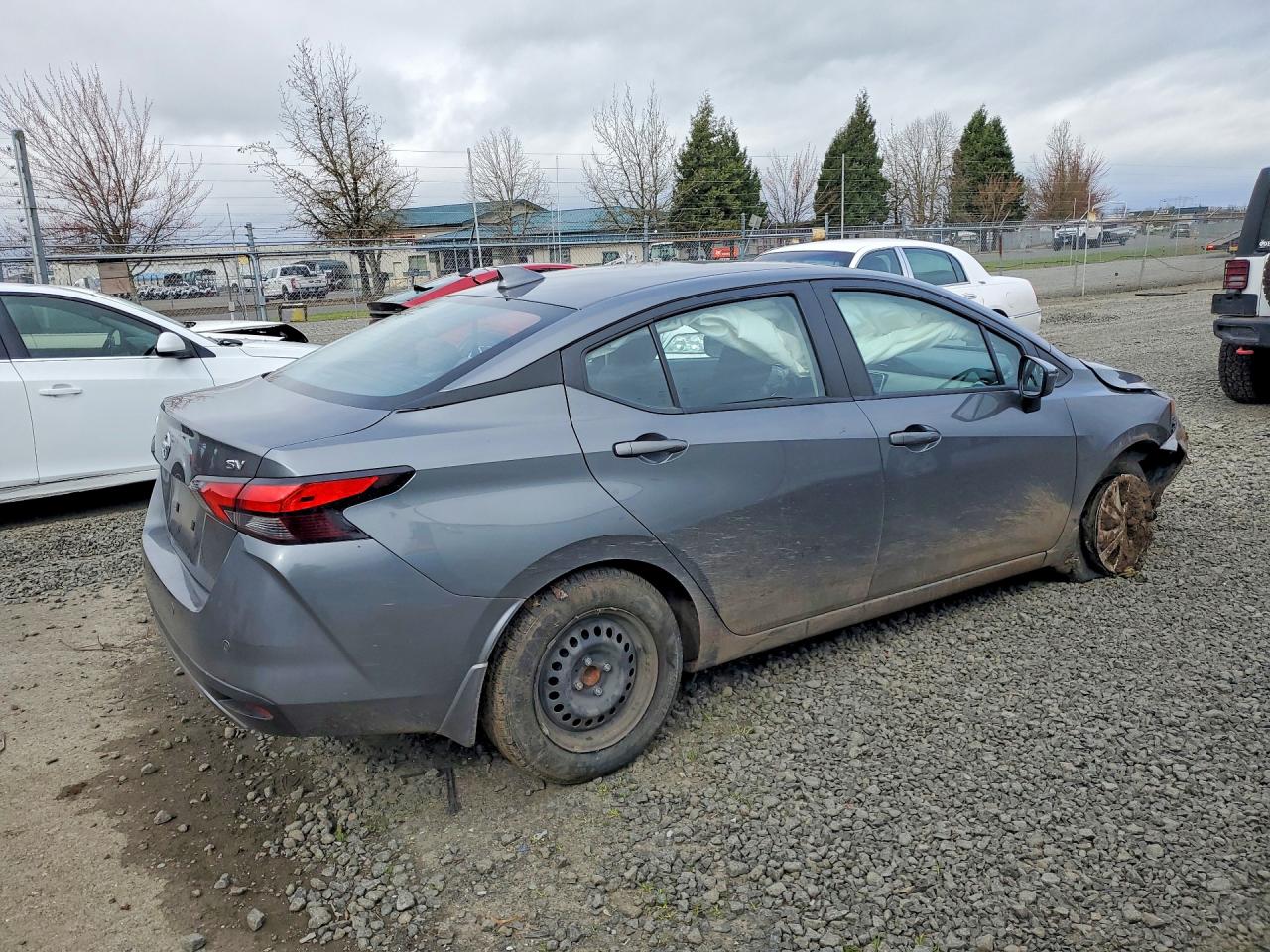 2021 NISSAN VERSA SV photo 5