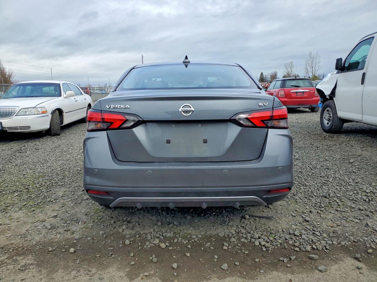 2021 NISSAN VERSA SV photo 11