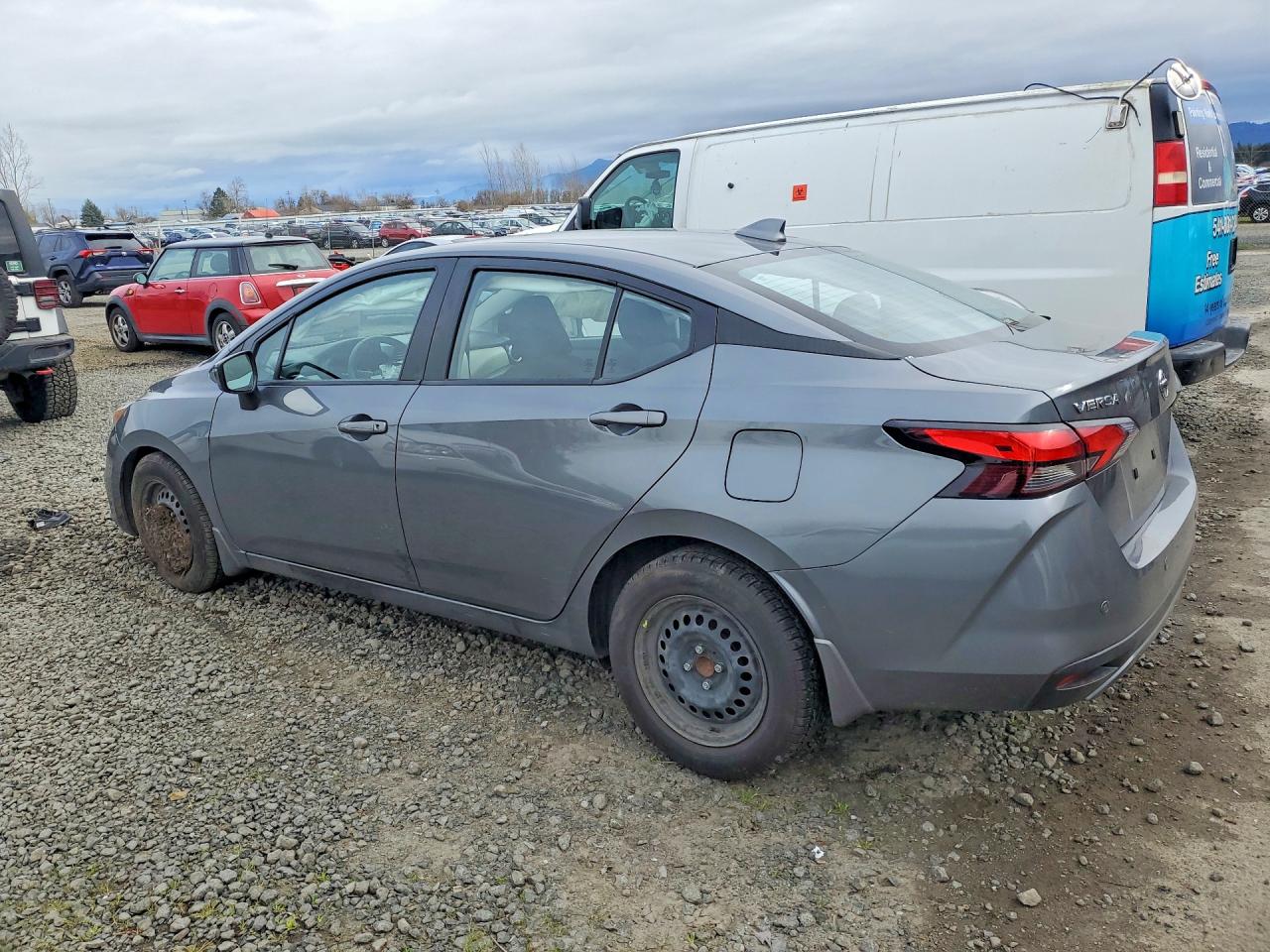 2021 NISSAN VERSA SV photo 3