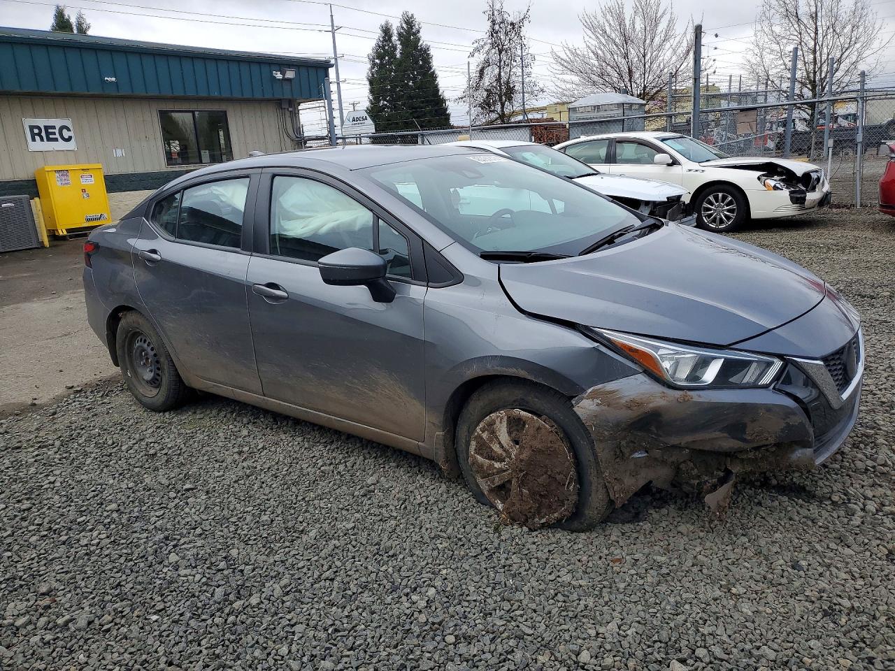 2021 NISSAN VERSA SV photo 7