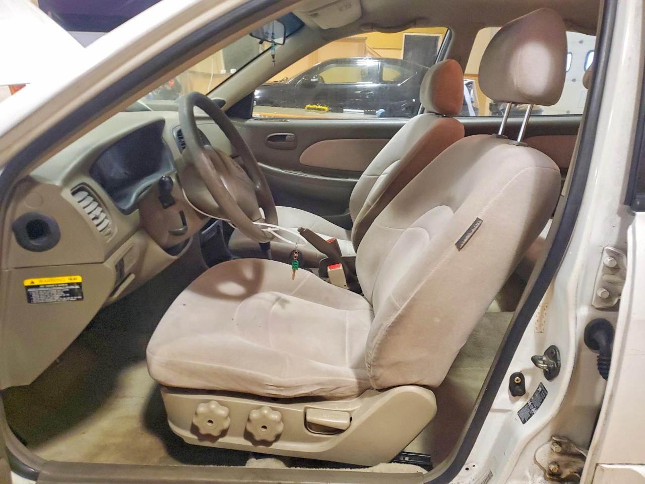 2001 HYUNDAI SONATA BASE photo 13