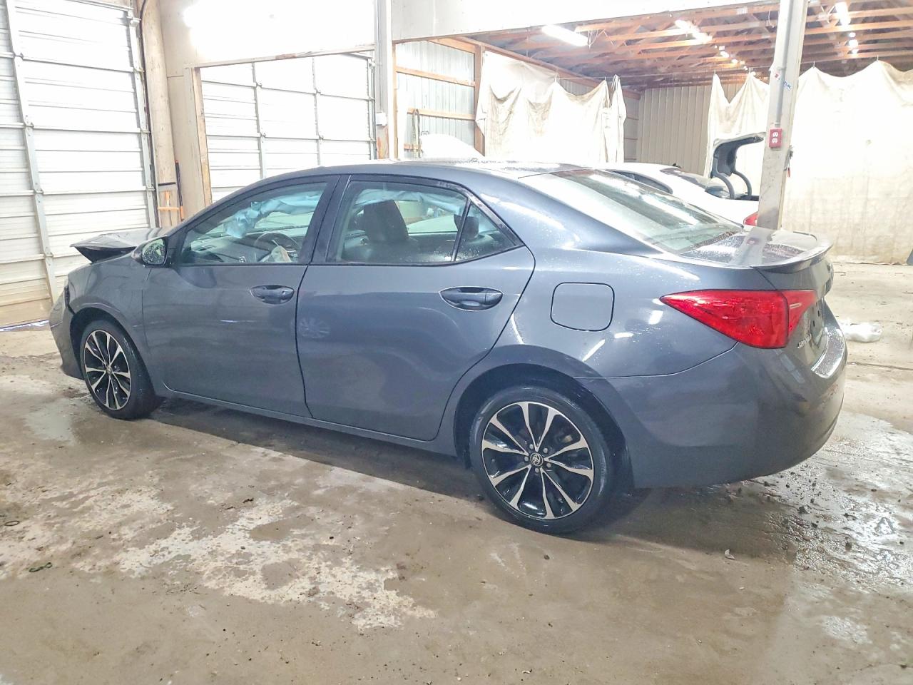 2017 TOYOTA COROLLA SE photo 3
