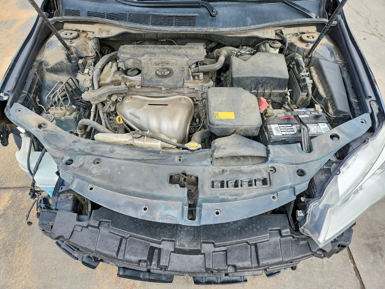 2015 TOYOTA CAMRY LE photo 11