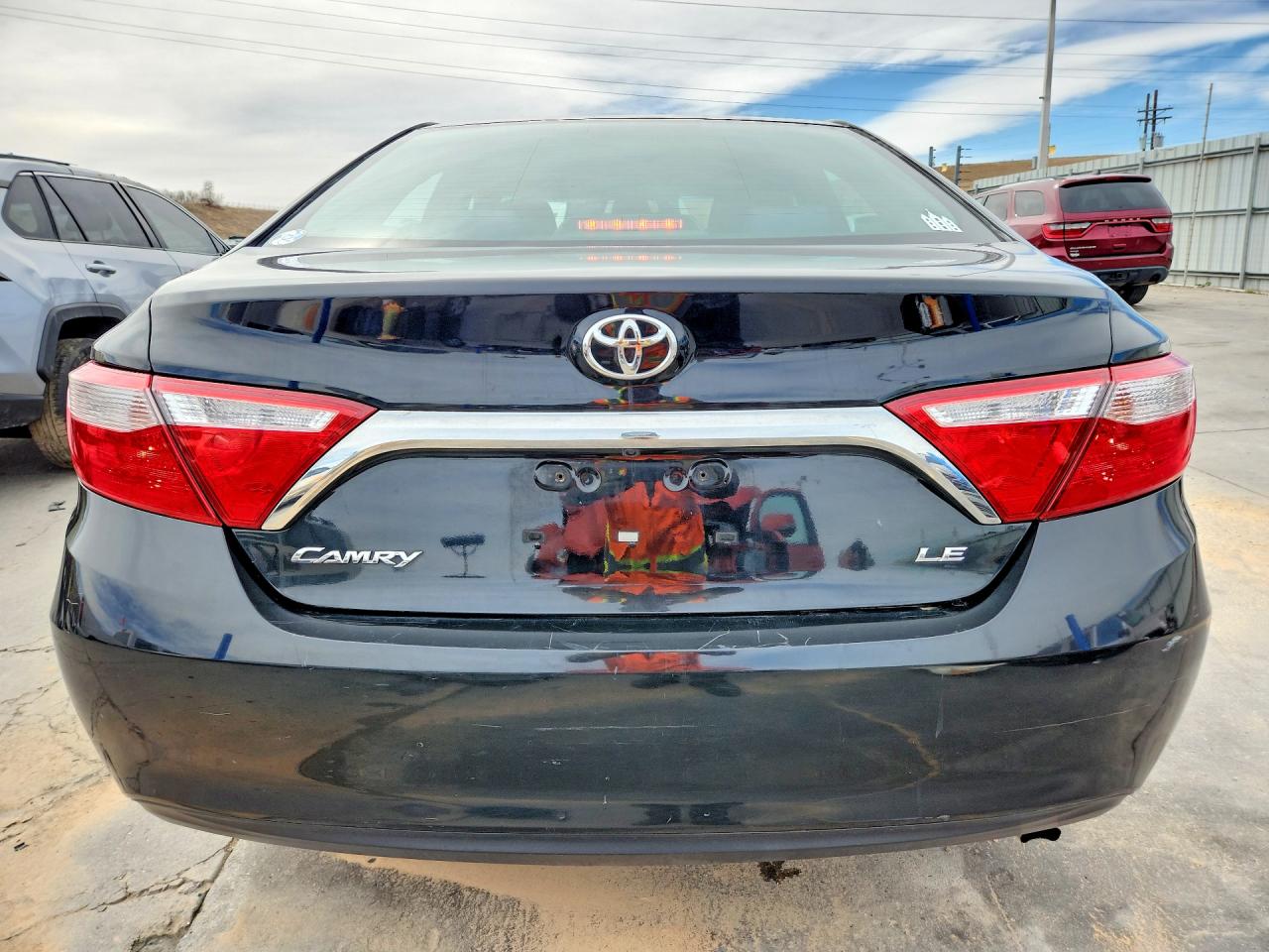 2015 TOYOTA CAMRY LE photo 6