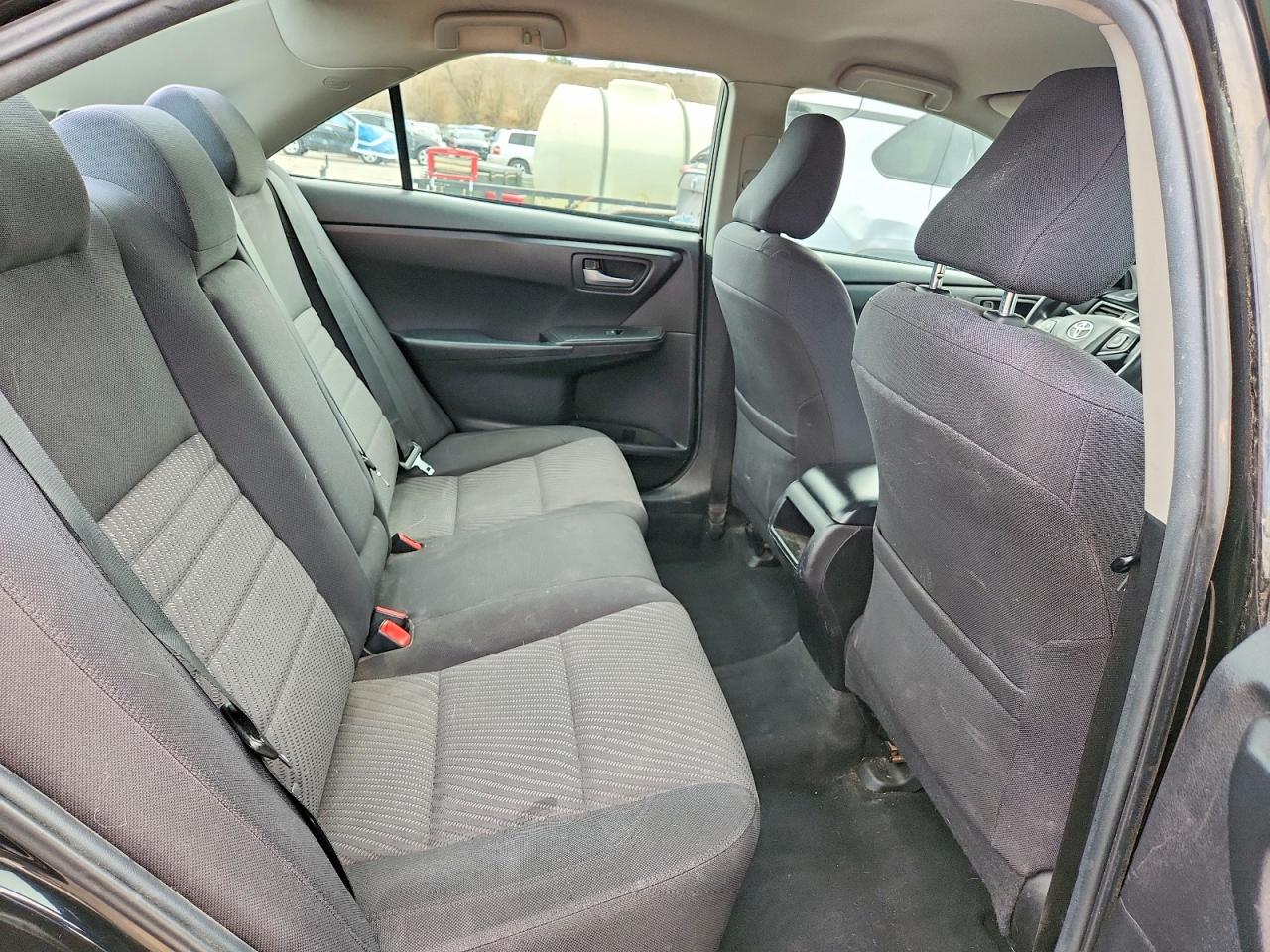 2015 TOYOTA CAMRY LE photo 10
