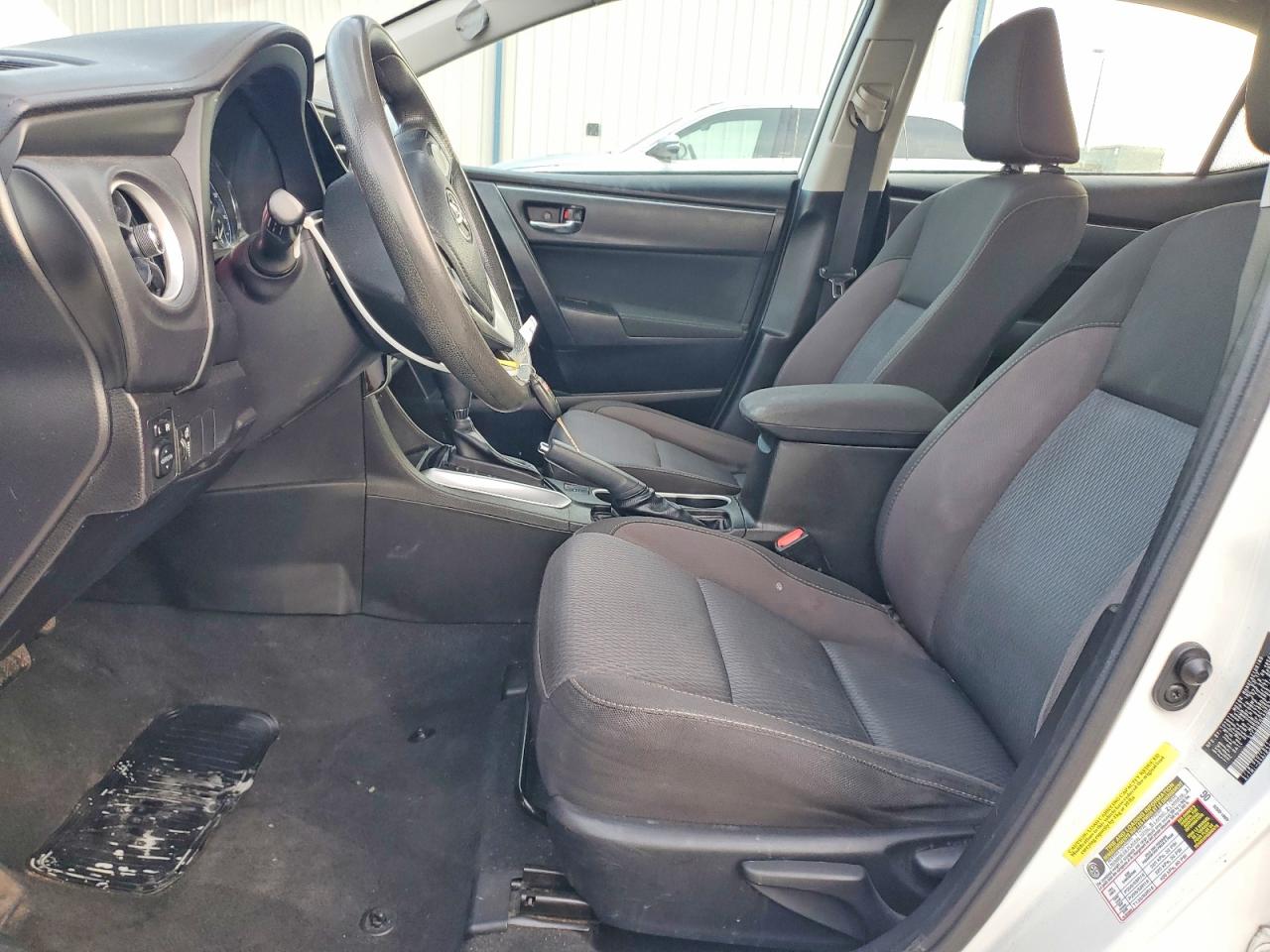 2017 TOYOTA COROLLA LE photo 7