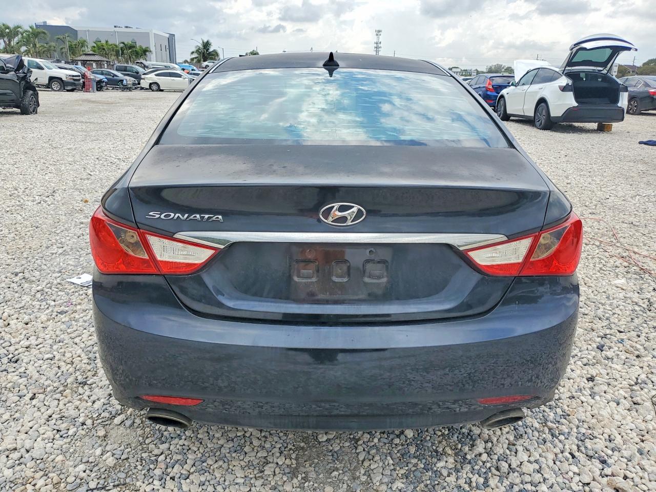 2012 HYUNDAI SONATA SE photo 11