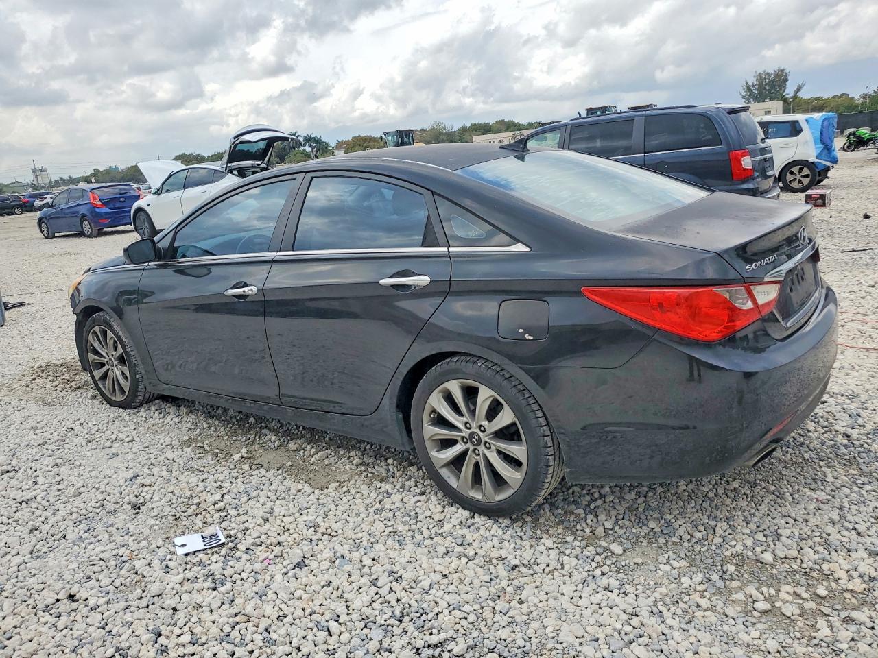 2012 HYUNDAI SONATA SE photo 3