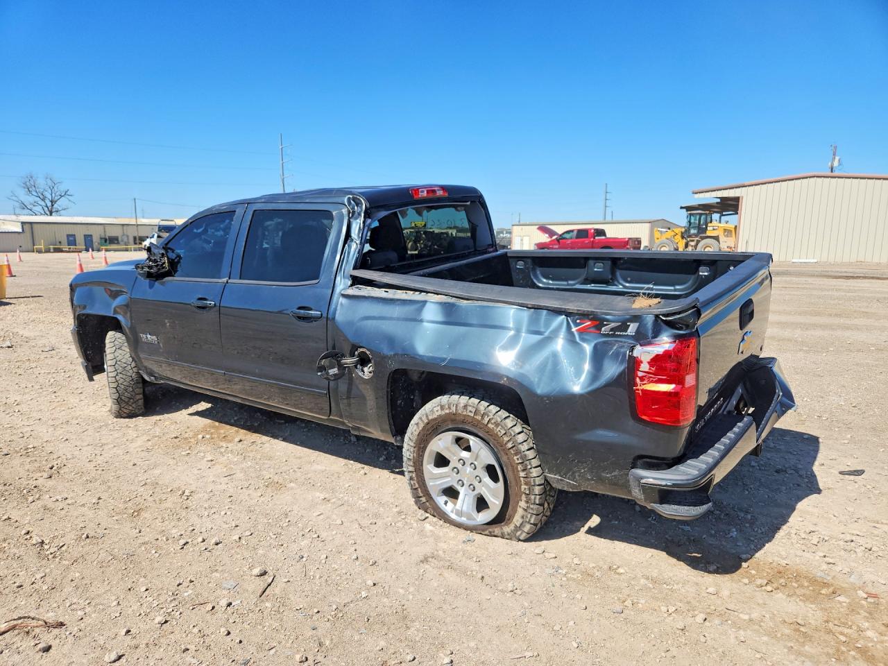 2018 CHEVROLET SILVERADO K1500 LT photo 3