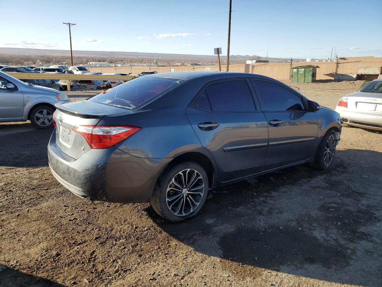 2015 TOYOTA COROLLA photo 3