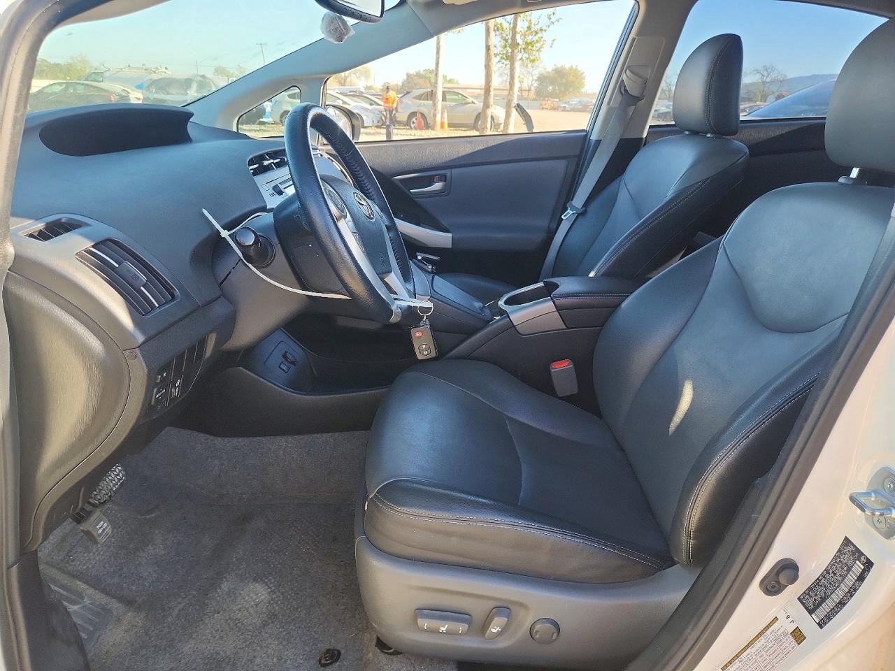 2014 TOYOTA PRIUS FOUR photo 7