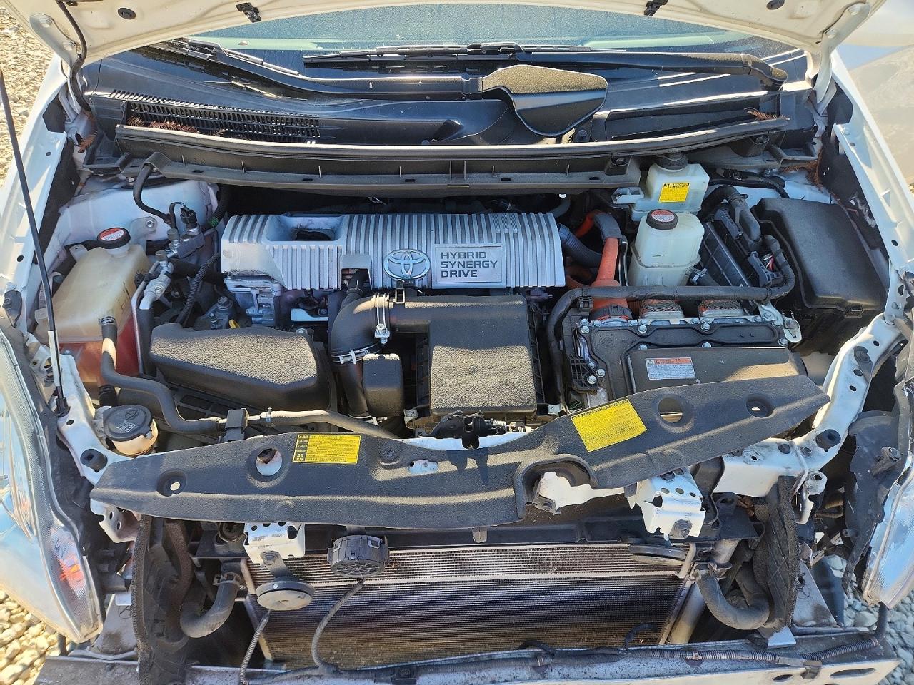 2014 TOYOTA PRIUS FOUR photo 11
