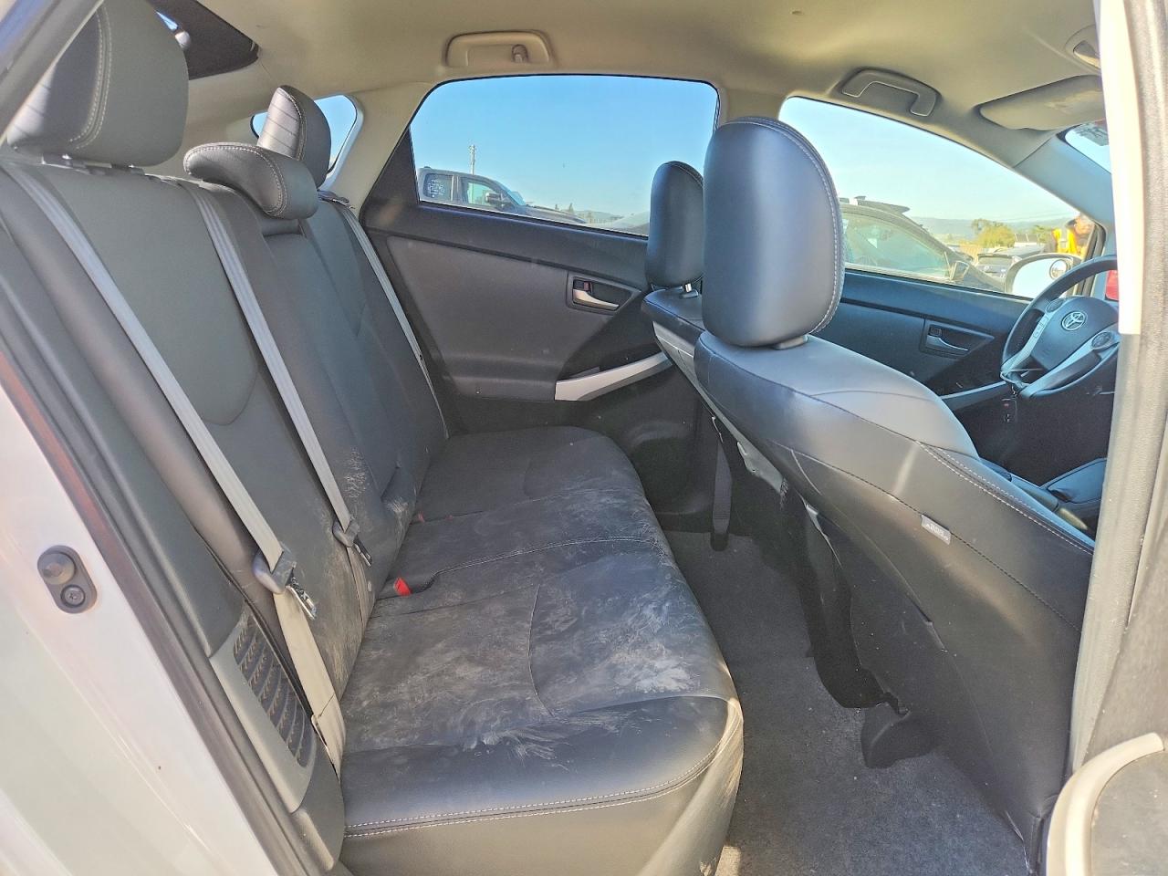 2014 TOYOTA PRIUS FOUR photo 10