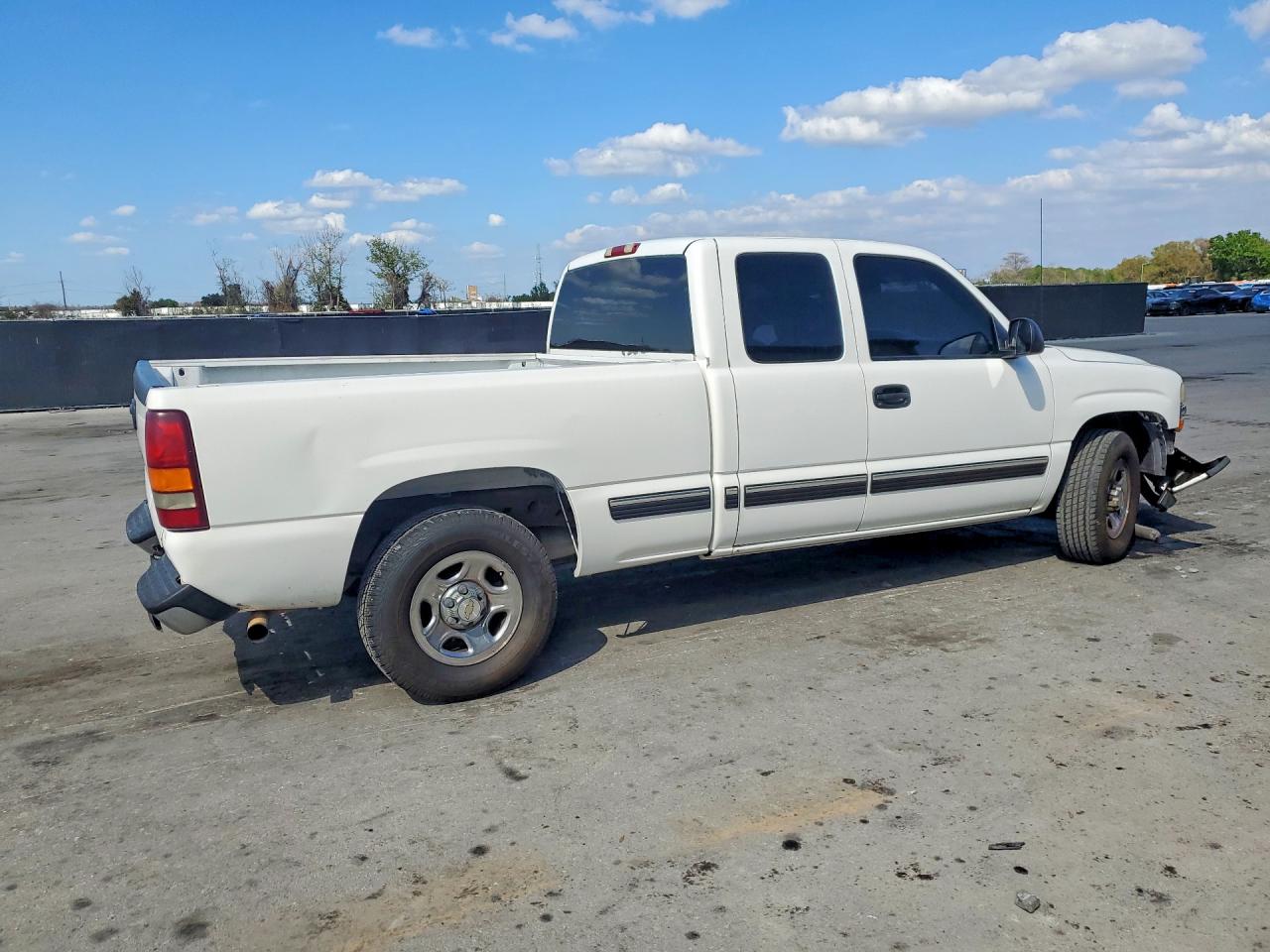 2002 CHEVROLET SILVERADO C1500 photo 3