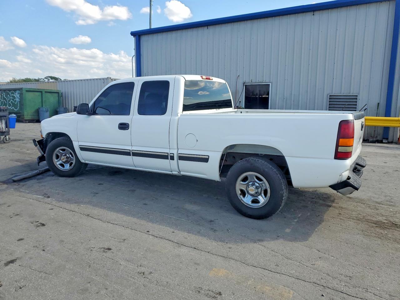 2002 CHEVROLET SILVERADO C1500 photo 2