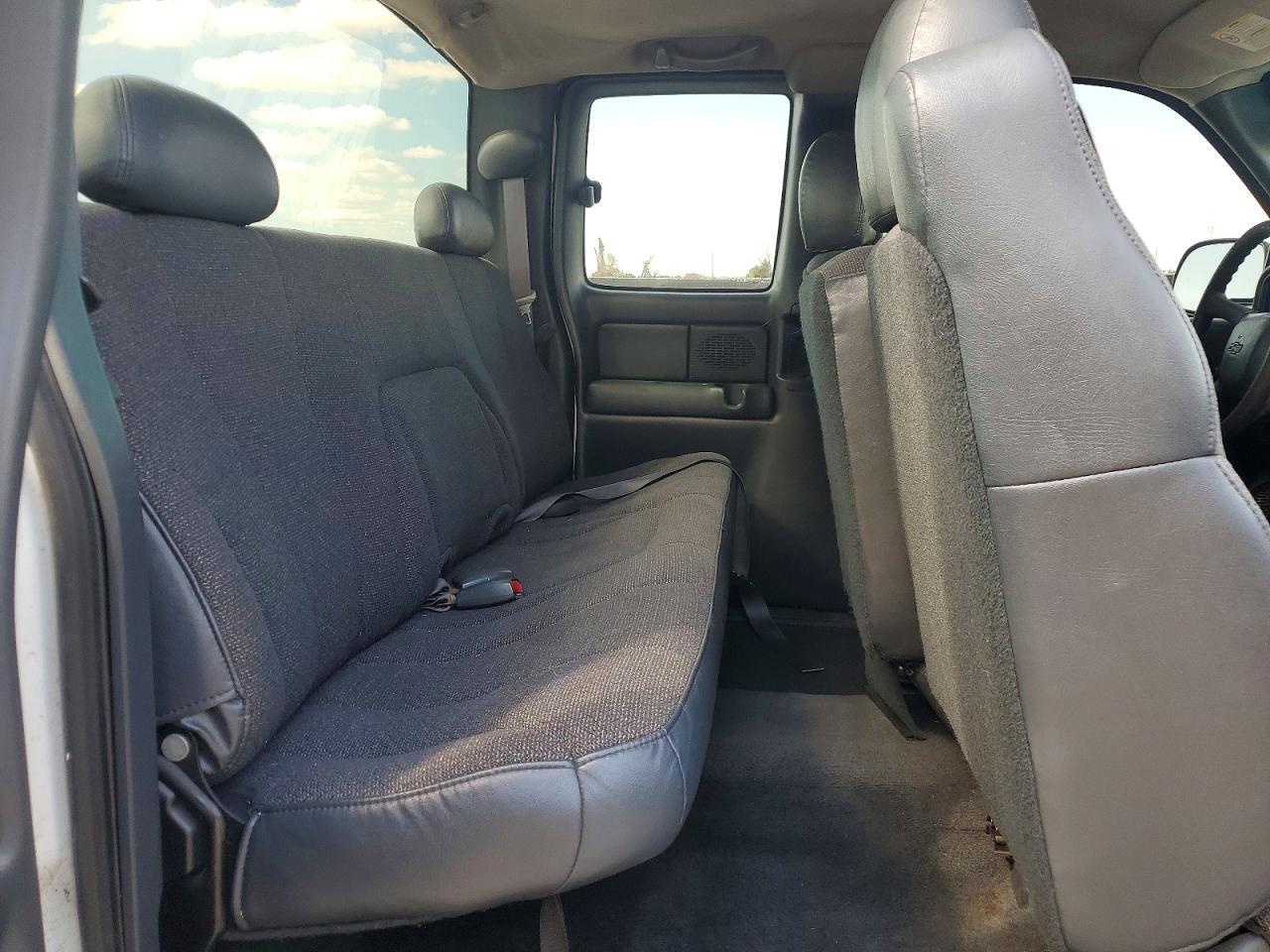 2002 CHEVROLET SILVERADO C1500 photo 10